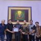 Plt. Bupati Langkat H. Syah Afandin, SH Dianugerahi Penghargaan dari Tribun Medan.com atas Komitmennya dalam Program Penanganan Stunting