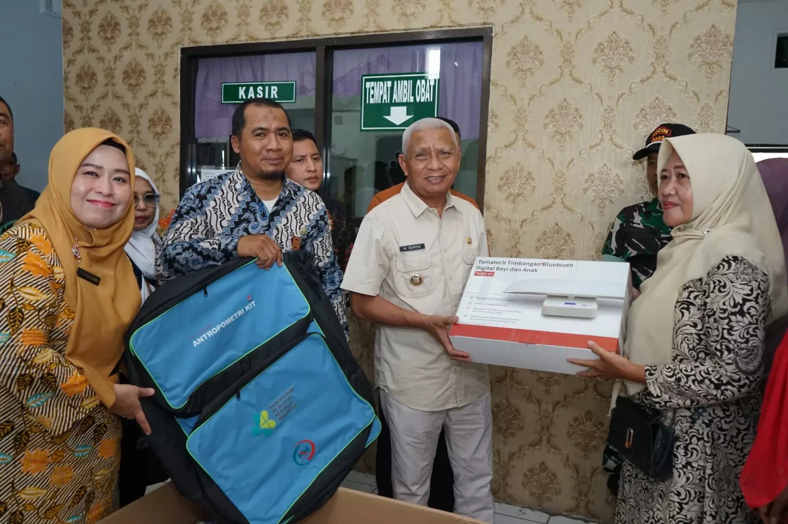 Bupati Asahan Sumbangkan Alat Kesehatan untuk Puskesmas Pulau Rakyat