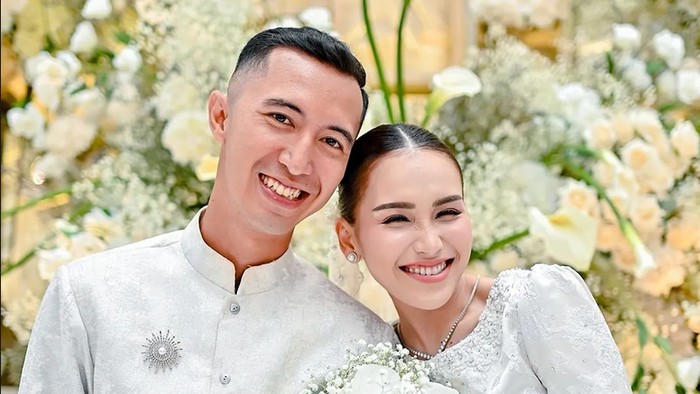 Ayu Ting Ting Meminta Maaf karena Lamaran Tertutup, Berharap Semuanya Lancar