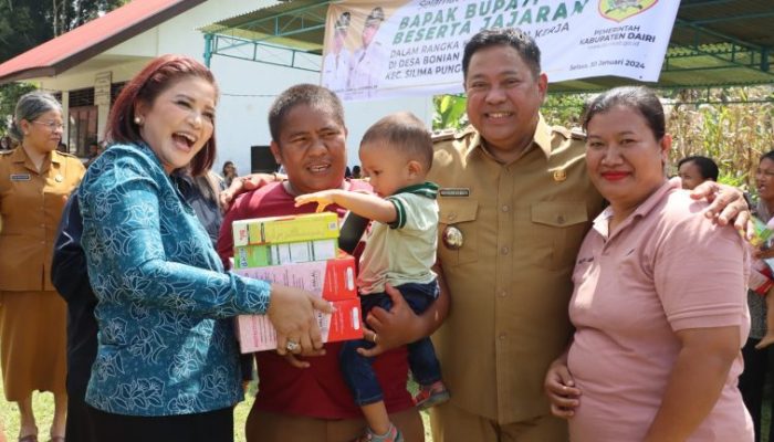 Bupati Dairi Dr. Eddy Keleng Ate Berutu Salurkan Bantuan ke Keluarga PMKS di Desa Bonian