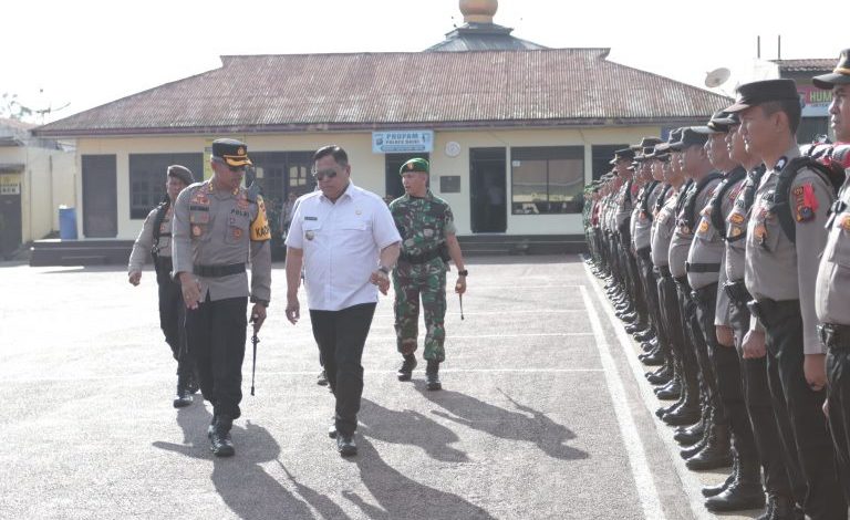 Bupati Dairi Memimpin Apel Pergeseran Pasukan untuk Pengamanan Pemilu 2024