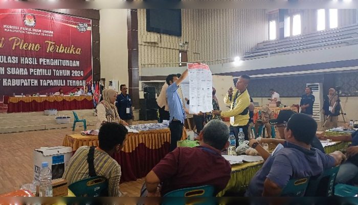 Hari Ketiga Rapat Pleno KPU Tapteng Terjadi Penghitungan Suara Ulang