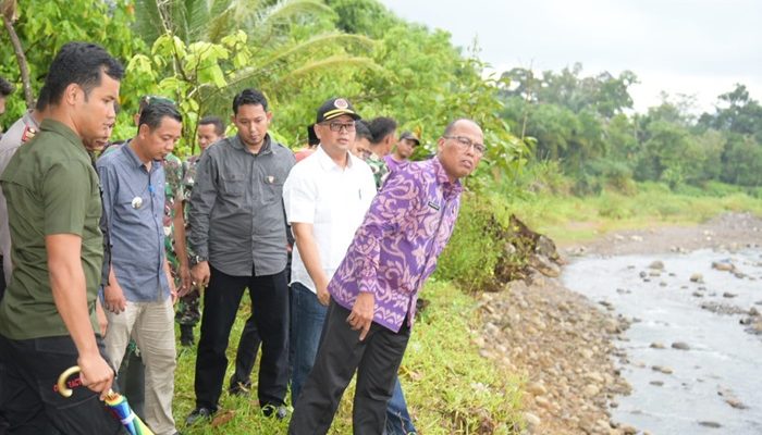 Pj Bupati Tapteng Minta Pencegahan Bencana di Sungai Pinangsori Serius