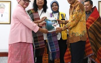 Wakil Bupati Samosir Sambut Dirjen Cipta Karya dan Bahas Rehabilitasi SMPN 2 Harian