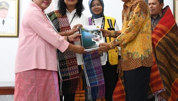 Wakil Bupati Samosir Sambut Dirjen Cipta Karya dan Bahas Rehabilitasi SMPN 2 Harian