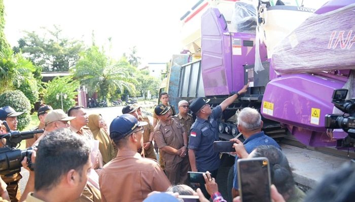 7 Kelompok Tani di Tapteng Terima Bantuan Alsintan, Pj Bupati: Jangan Dijual