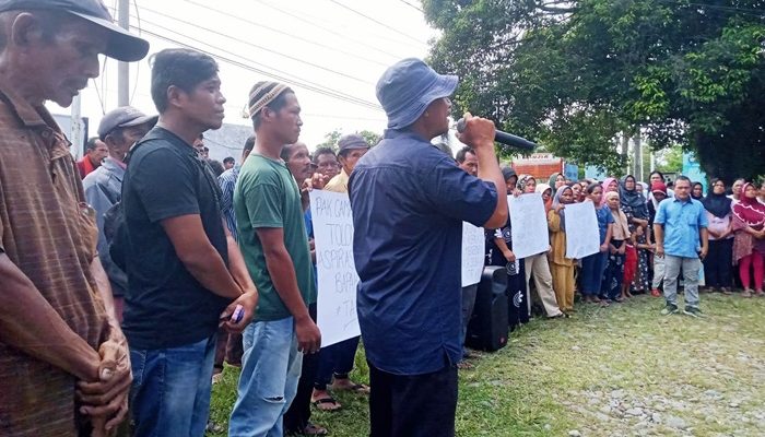 Kadesnya Dinonaktifkan Warga Sigambo-gambo Tapteng Gelar Aksi Demo, Kiyedi: Pj Bupati Jangan Menyiramkan Bensin ke Api yang Menyala