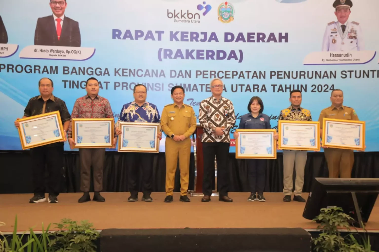 Wakil Bupati Asahan Terima Penghargaan di Rakerda Penurunan Angka Stunting 2024