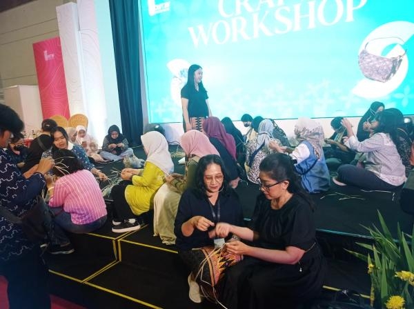 Anyaman Unik dari Nias Memikat Perhatian Pengunjung Inacraft 2024