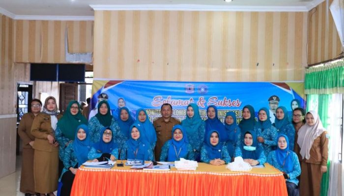 Ketua TP PKK Kota Binjai Memonitor Kecamatan Binjai Barat dalam Lomba Tertib Administrasi dan Pelaksanaan IVA Test