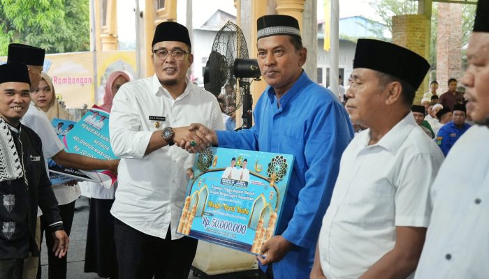 Pemko Medan Serahkan Bantuan Rp50 Juta untuk Renovasi Masjid Nurul Huda