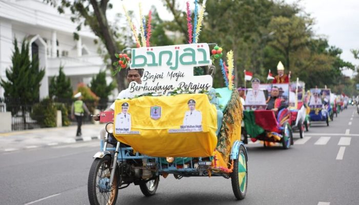 Wali Kota Binjai dan Para Pejabat Sumut Berkonvoi dengan Becak Bermotor ke Pembukaan Musrenbang RKPD 2025
