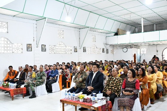 Bupati Samosir dan Wabup Martua Sitanggang Rayakan Paskah Raya dengan Komunitas dan Serahkan Bantuan Kendaraan
