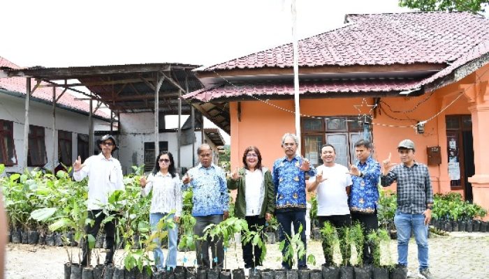 Dinas Lingkungan Hidup dan Kehutanan Provinsi Sumatera Utara Bantu Ribuan Bibit Tanaman untuk Penyangga Lahan Rawan Longsor di Kabupaten Samosir