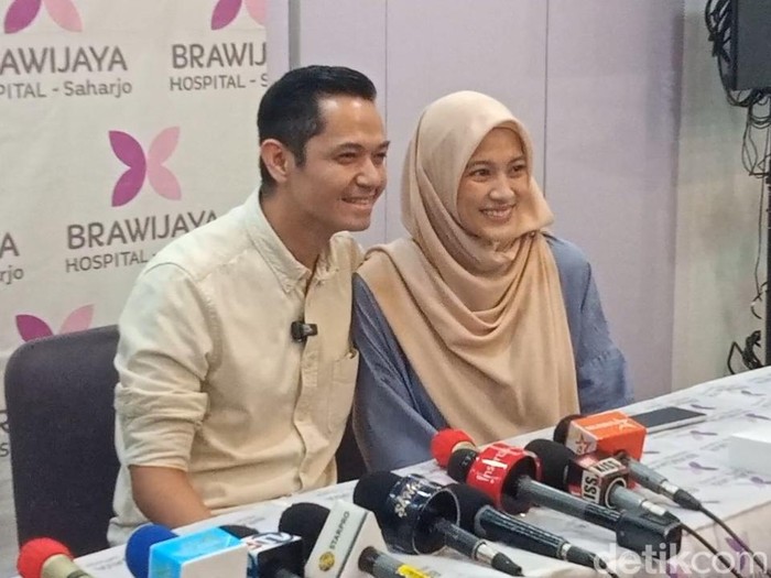 Dude Harlino dan Alyssa Soebandono Sambut Kedatangan Anak Perempuan Ketiga