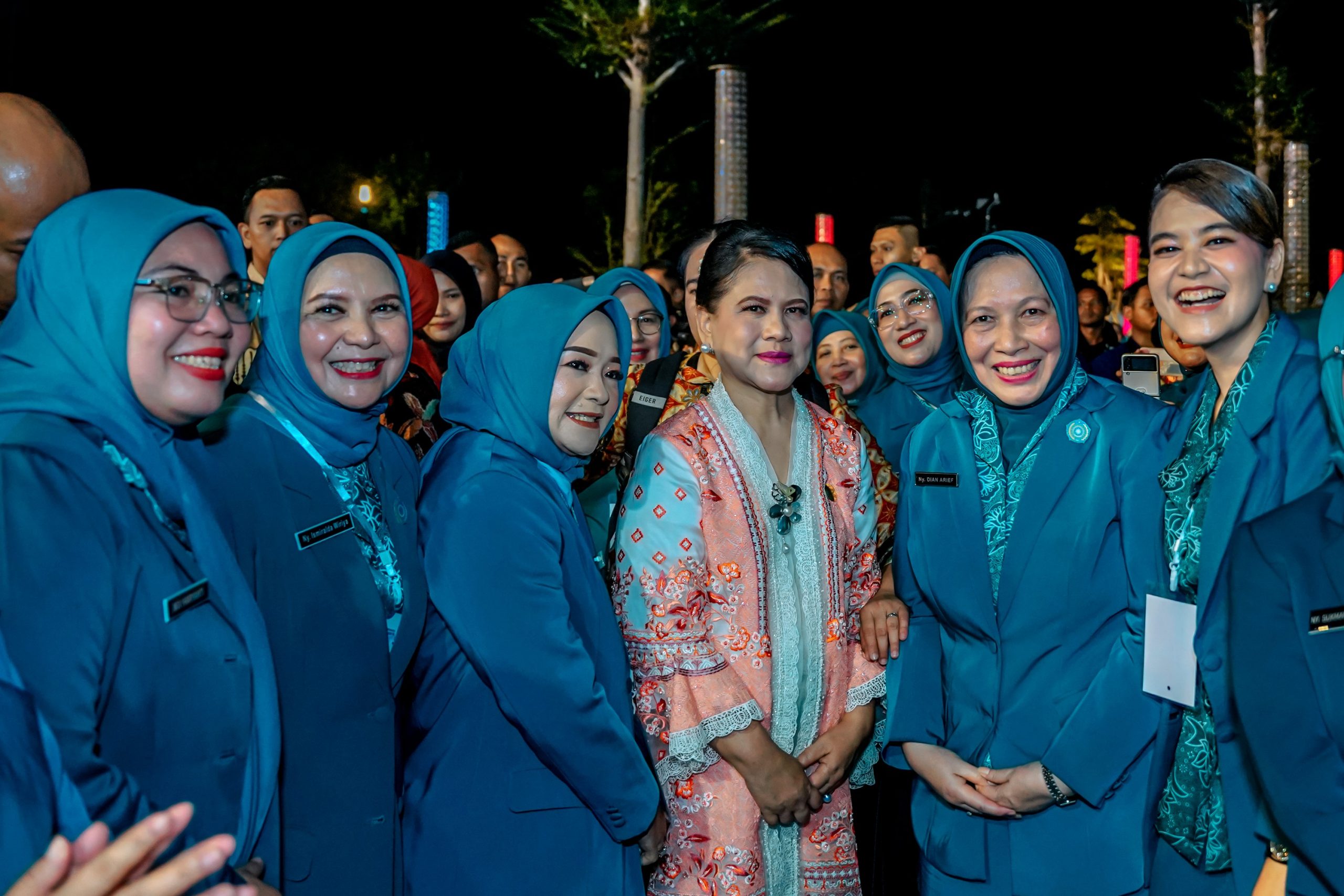 Ketua TP PKK Kota Medan Hadiri Puncak Peringatan HKG PKK ke-52 dan Jambore Nasional di Solo