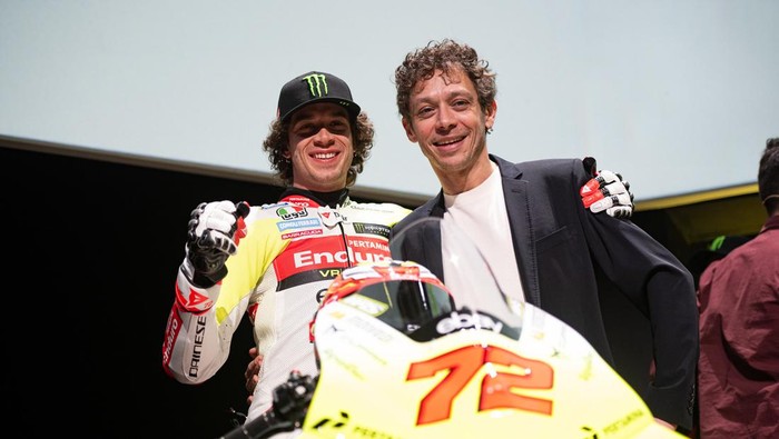 Marco Bezzecchi Memutuskan Bertahan di Tim Valentino Rossi; Rossi Merasa Bertanggung Jawab