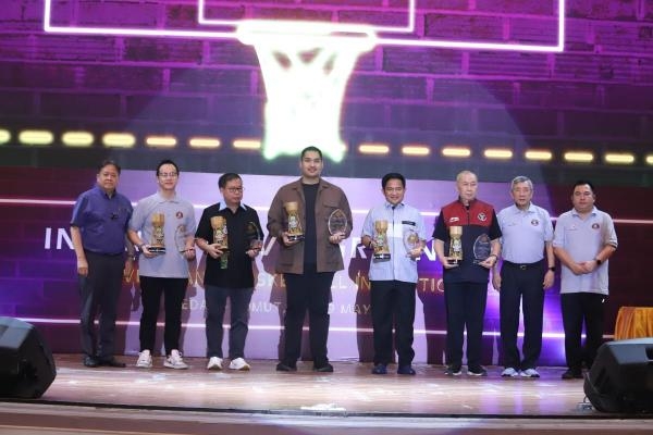 Pj Gubernur Sumut dan Menpora RI Hadiri Dinner Intercity Evergreen XVI di Medan