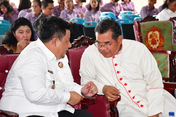 Bupati Samosir Vandiko T. Gultom Apresiasi Penyerahan Aset Keuskupan Agung Medan ke Kemenag RI dan Permintaan Penambahan Guru Agama