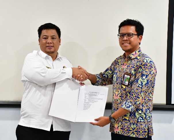 Bupati Samosir Hadiri Penandatanganan Kontrak Penataan Kawasan Sibea-Bea Tahap II