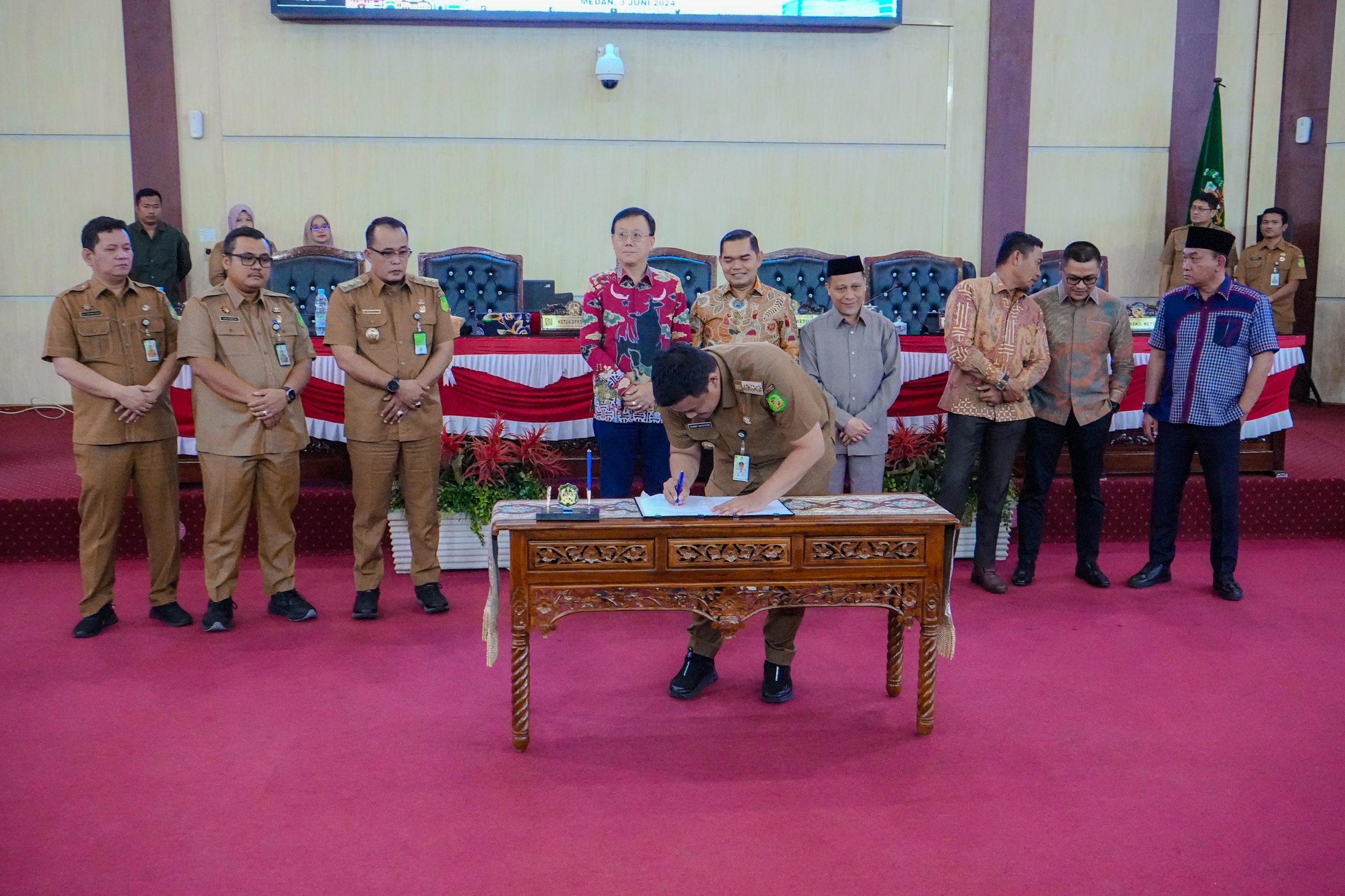 DPRD Medan Sahkan Ranperda Insentif dan Kemudahan Penanaman Modal Menjadi Perda
