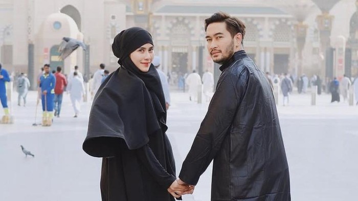 Syahnaz Sadiqah Bersiap Berangkat Haji Tanpa Suami dan Anak-Anak