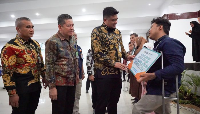 Kebahagiaan Penyandang Disabilitas dan Lansia Saat Terima BST dari Wali Kota Medan