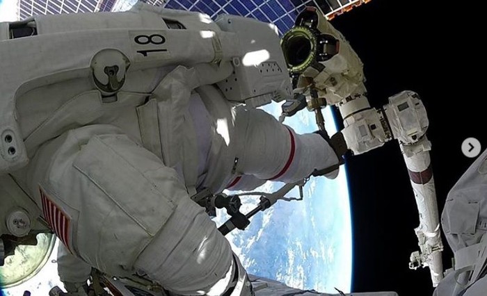 NASA Batalkan Spacewalk di ISS karena Kebocoran Pakaian Antariksa