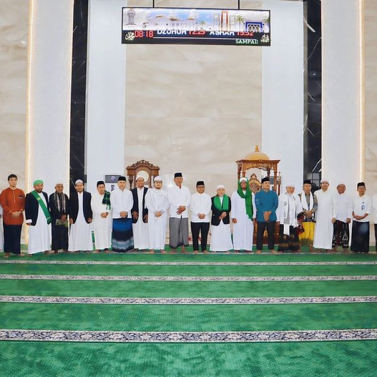 Pj. Walikota Padangsidimpuan Laksanakan Sholat Idul Adha 1445 H Bersama Forkopimda di Masjid Agung Al-Abror