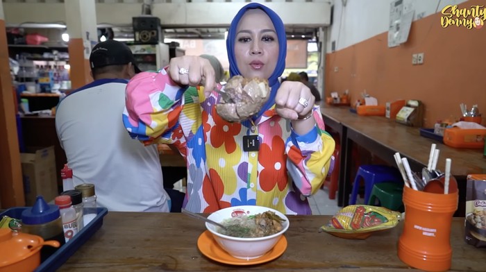 Shanty Tetap Jadi Diri Sendiri Meski Denny Cagur Menjadi Anggota Dewan