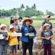 Bupati Samosir Bersama Poktan Baringin Tanam Bawang Merah untuk Meningkatkan Ekonomi Petani