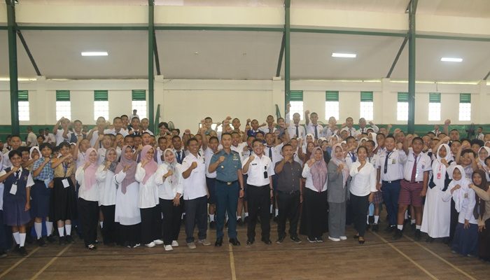 Danlanal Sibolga Bekali 410 Siswa Baru SMA Matauli Pandan Tentang Kemaritiman