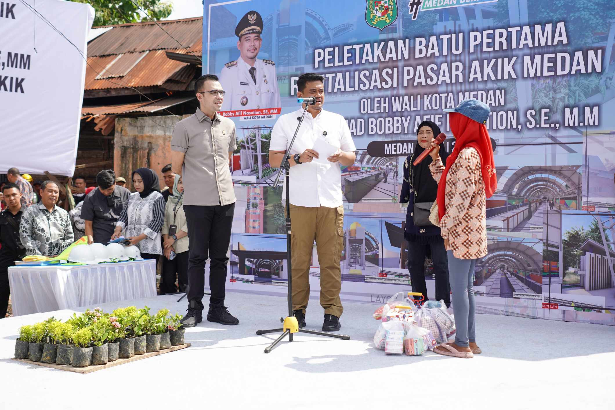 Wali Kota Medan Bobby Nasution Berbagi Kue dan Hadiah di Hari Ulang Tahunnya yang ke-33