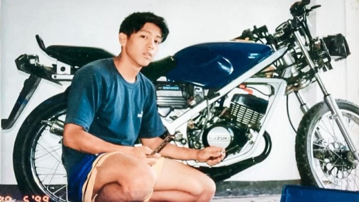 Ariel Noah Memamerkan Motor Pertamanya, Suzuki RGR 150