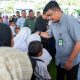 Ratusan Siswa SD dan SMP Kota Medan Terima Bantuan Seragam dan Perlengkapan Sekolah