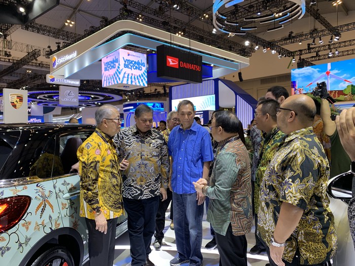 Bos Jalan Tol Jusuf Hamka Borong 100 Unit Mobil Listrik Wuling untuk Karyawan