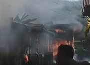 Diduga Karena Arus Pendek, 5 Unit Rumah Hangus Terbakar di Tapteng