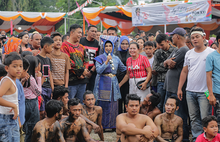 Wali Kota Pematangsiantar dr Susanti Dewayani Kunjungi Lokasi Perlombaan HUT ke-79 RI di Sejumlah Kelurahan