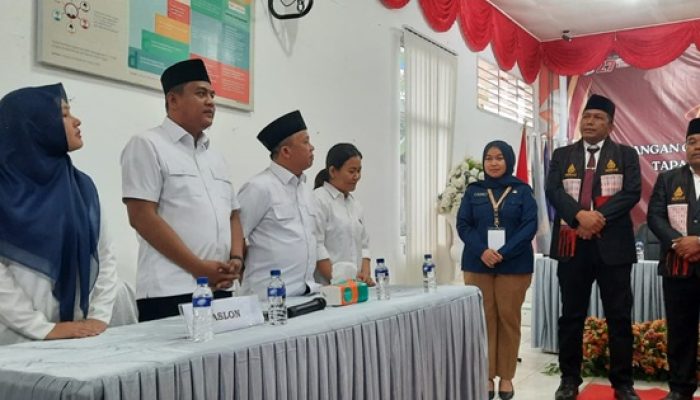 Didampingi Bakhtiar Mendaftar ke KPU: Pasangan Kiyedi-Darwin Berhadapan dengan Kotak Kosong di Pilkada Tapteng