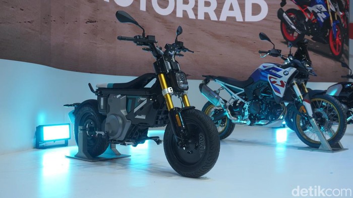 BMW CE 02 Resmi Diluncurkan di Indonesia pada BCA Expo 2024