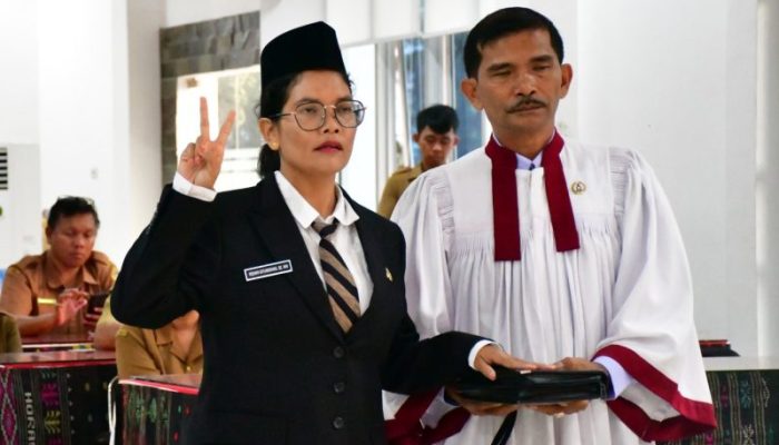 Bupati Samosir Lantik Resmin Situmorang sebagai Kepala Dinas Kependudukan dan Pencatatan Sipil