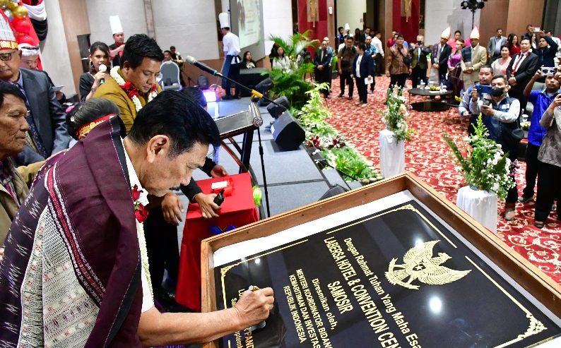 Menko Luhut Resmikan Labersa Hotel & Convention Center Samosir, Dorong Peningkatan Pariwisata Danau Toba