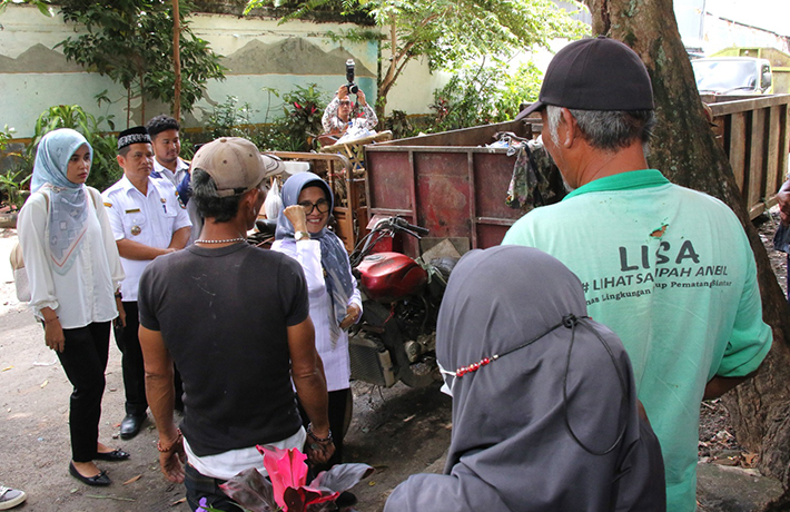 Wali Kota Pematangsiantar Dr. Susanti Dewayani Terima Kasih pada Petugas Kebersihan di Siantar Barat