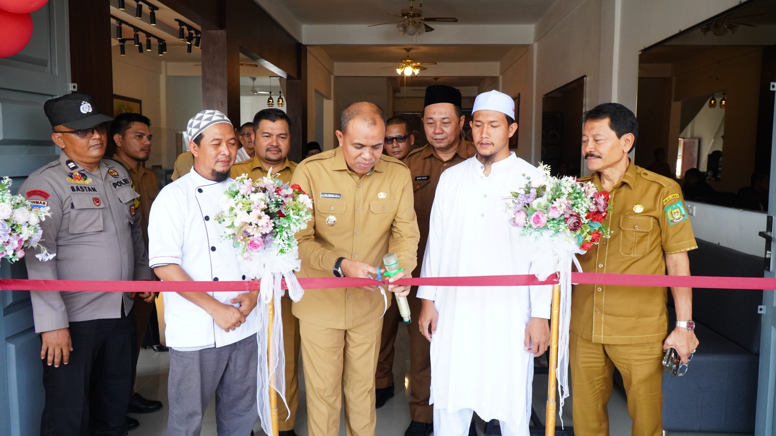 Pj Bupati Langkat Resmikan Grand Opening Rumah Makan Istana, Dorong Tumbuhnya Bisnis Kuliner di Langkat