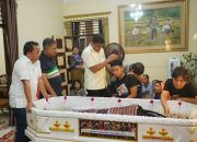 Paslon Bupati Tapteng Kiyedi Pasaribu dan Darwin Sitompul Sampaikan Duka Mendalam Atas Kepergian Henri Sitinjak