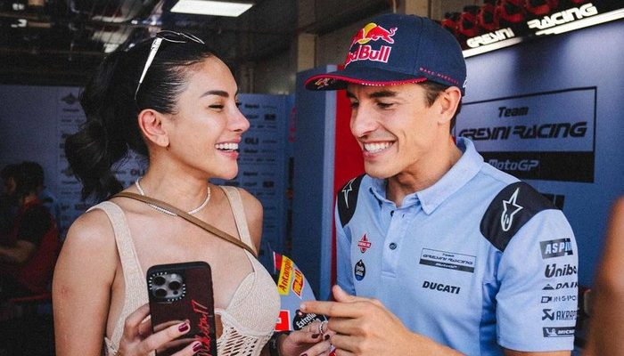 Nikita Mirzani Asyik-asyikan di Mandalika Bareng Marc Marquez