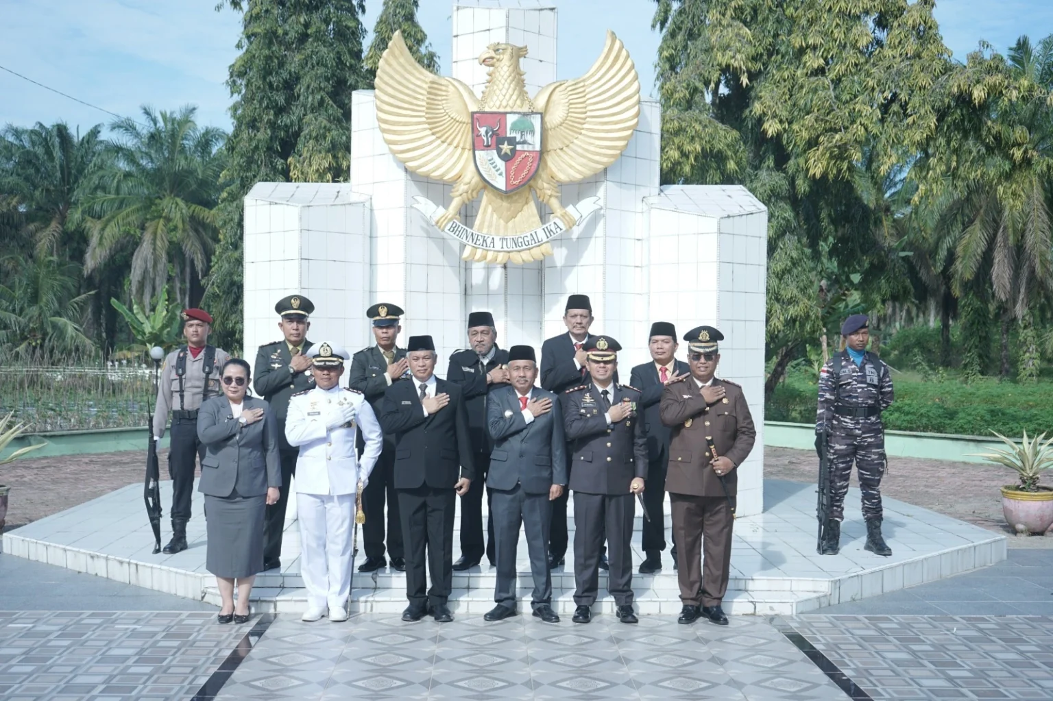 Peringati Hari Pahlawan, Pemkab Asahan Gelar Upacara dan Tabur Bunga di Taman Makam Pahlawan