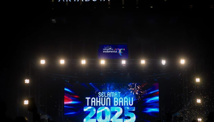 Semarak Tahun Baru 2025, Belasan Ribu Warga Padati Lapangan Benteng Medan