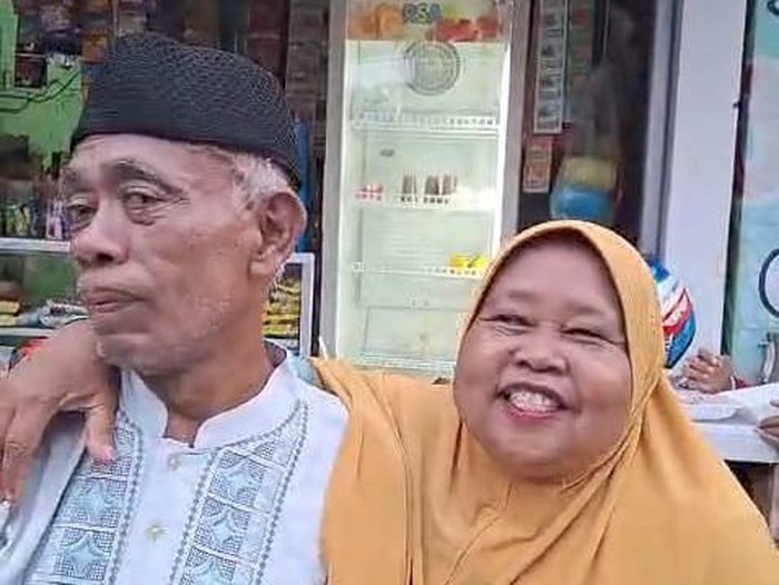 Pak Tarno Bertemu Istri Pertama, Sariyah: "Seperti Pengantin Baru"