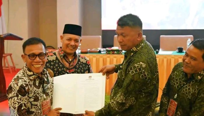 Masinton Pasaribu dan Mahmud Lubis Ditetapkan Sebagai Bupati dan Wakil Bupati Tapteng Terpilih Periode 2025-2030